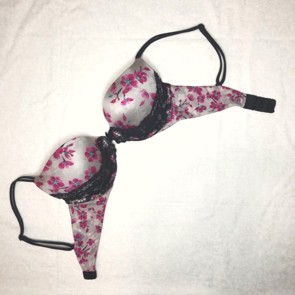 Victoria Secret | Very Sexy Push Up Bra 32C pink florals with lace